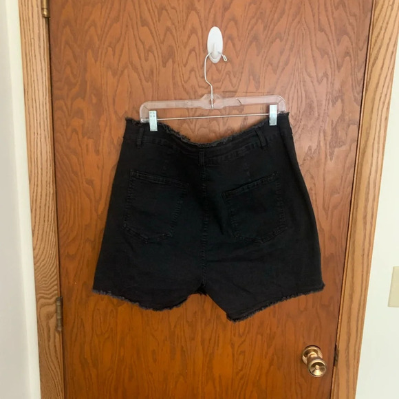 Shein Curve Distressed Denim Shorts - Picture 5 of 5